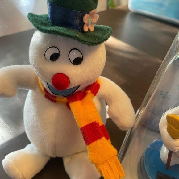 Frosty The Snowman Solar Bobbler and Gemmy 7 inch Plush Snowman - Picture 3 of 12